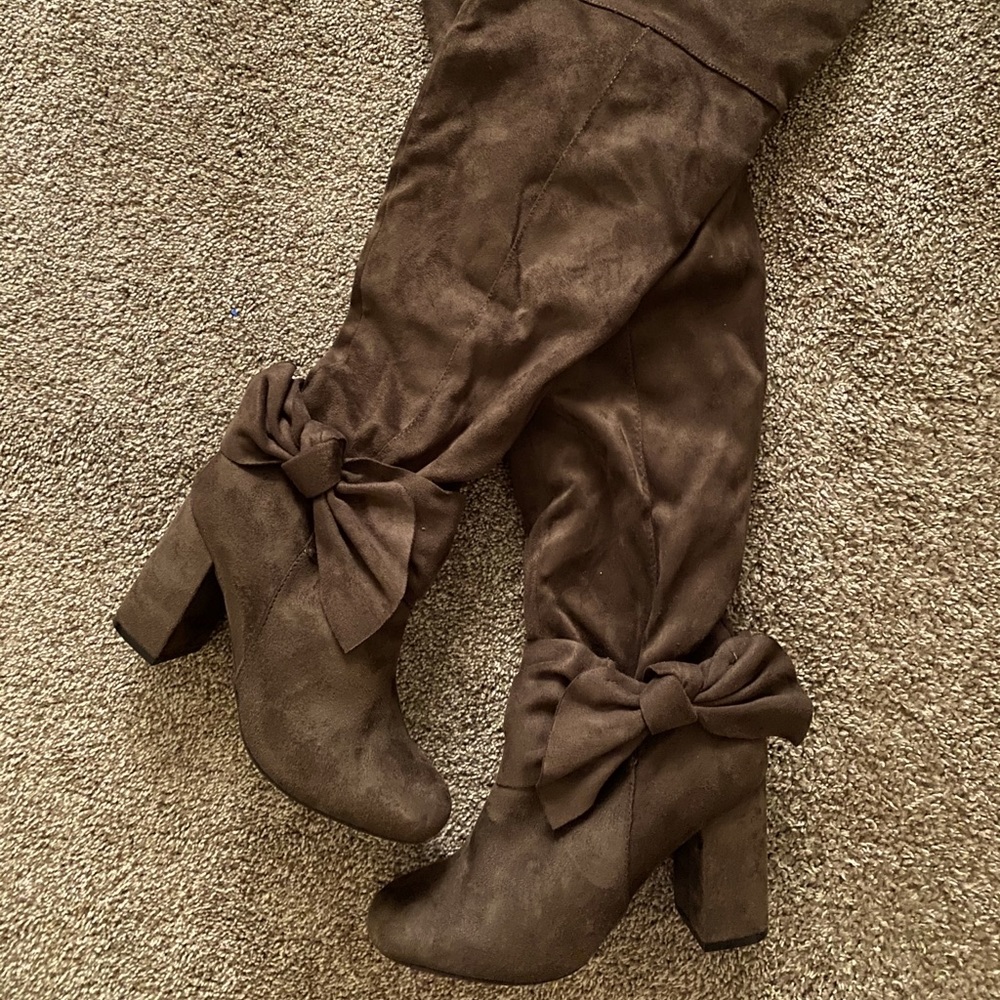 Cute tall boots with bow!